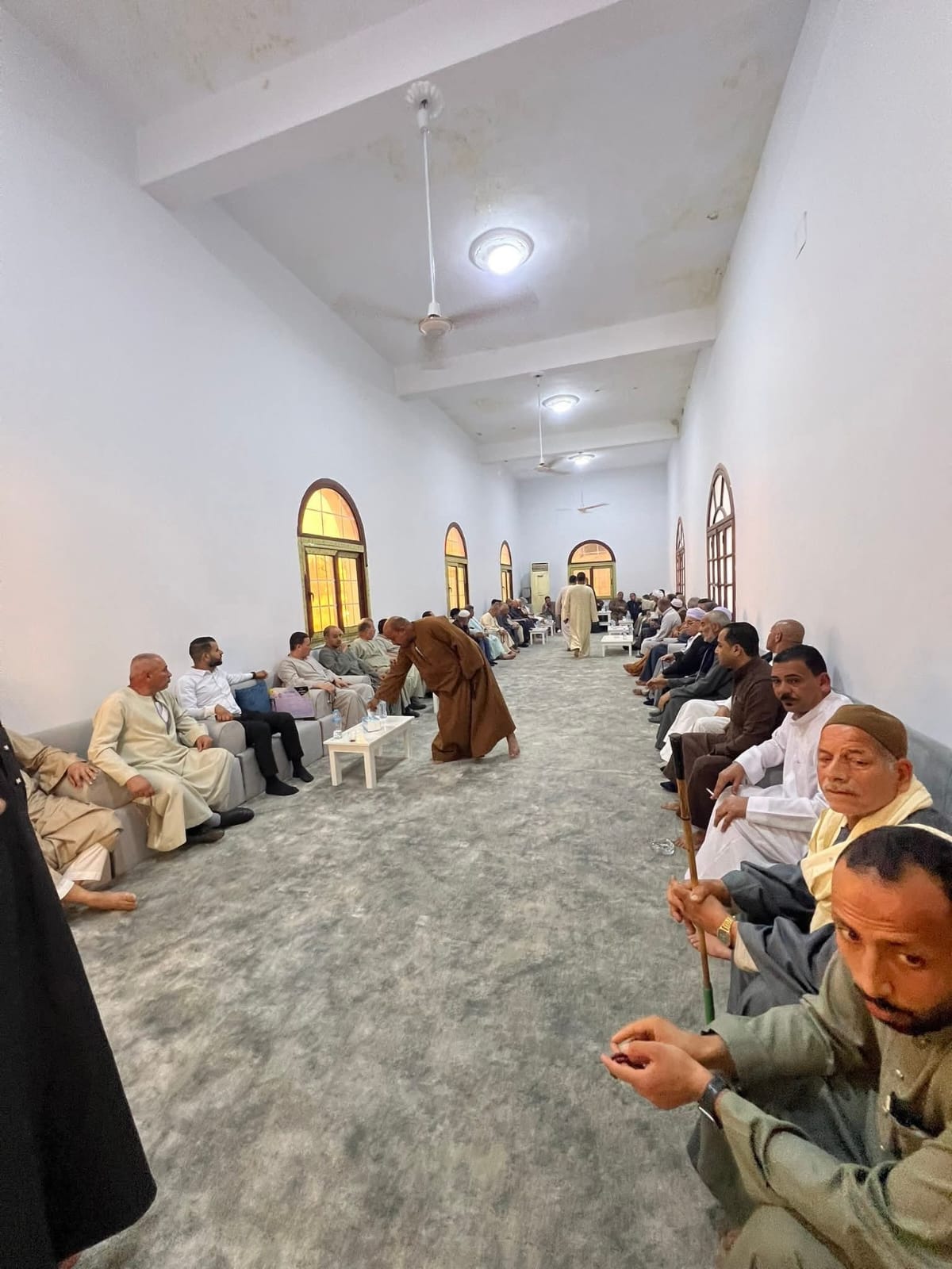 النائب فيصل أبو عريضة ينجح في إنهاء خصومة بين عائلتين بالصف ويصلح بينهما