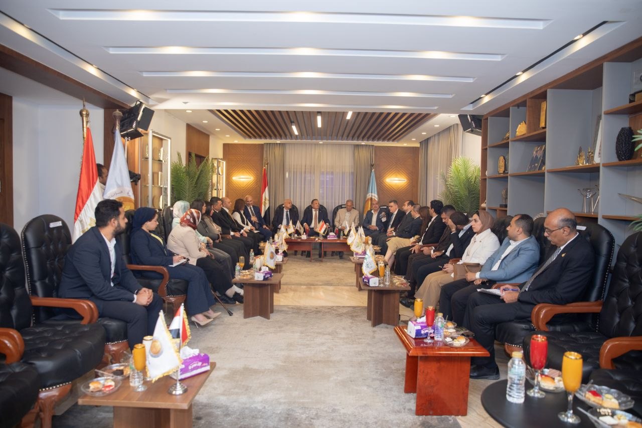 بحضور السفير خالد البقلي وممثلي الأحزاب السياسية.. حزب الشعب الجمهوري ينظم صالونا سياسيا لمناقشة مستهدفات الاستراتيجية الوطنية الجديدة لحقوق الإنسان