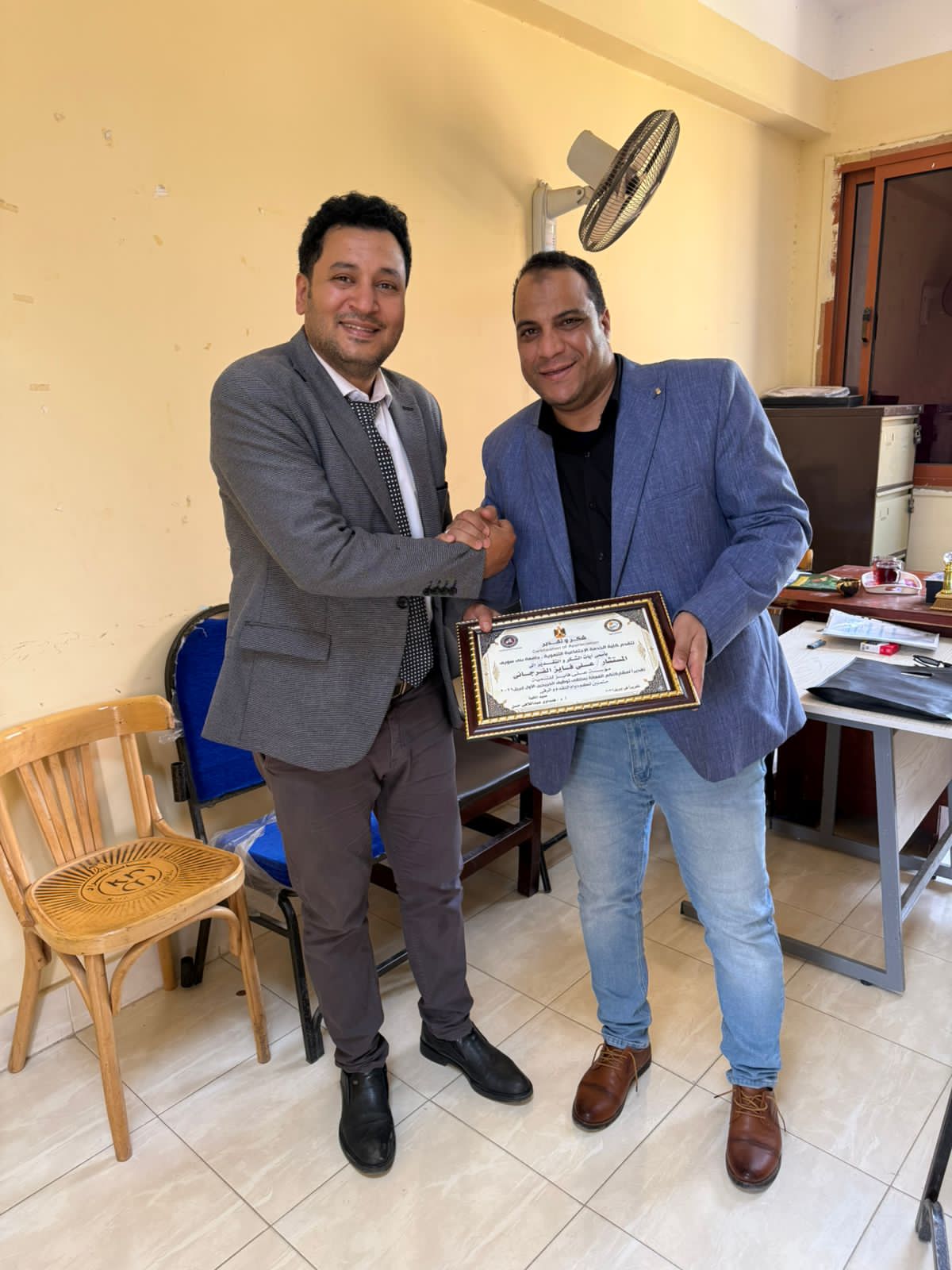 تكريم ” علي فايز” بجامعة بني سويف تقديرًا لجهوده في العمل الخدمي والتنموي