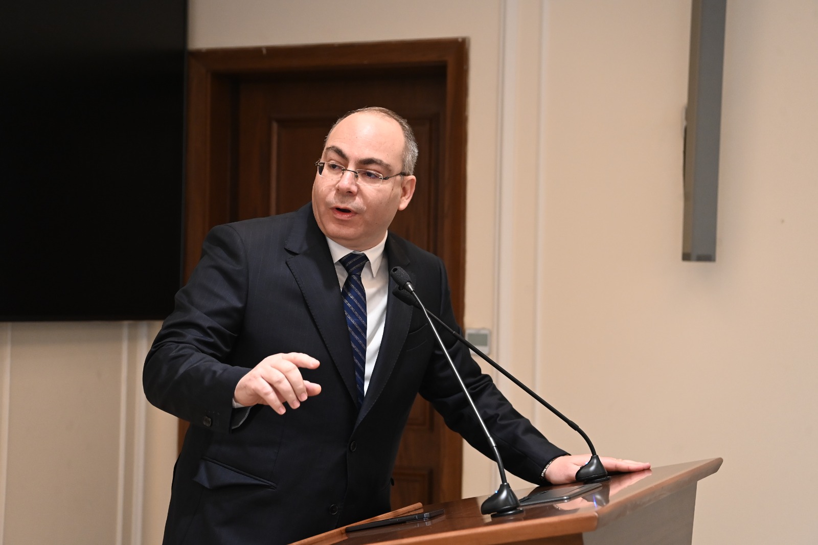 النائب محمد رشوان: كلمة الرئيس السيسي في عيد العمال حملت 5 رسائل مهمة أبرزها دعم الحماية الاجتماعية وتعزيز التشغيل وتوطين الصناعة