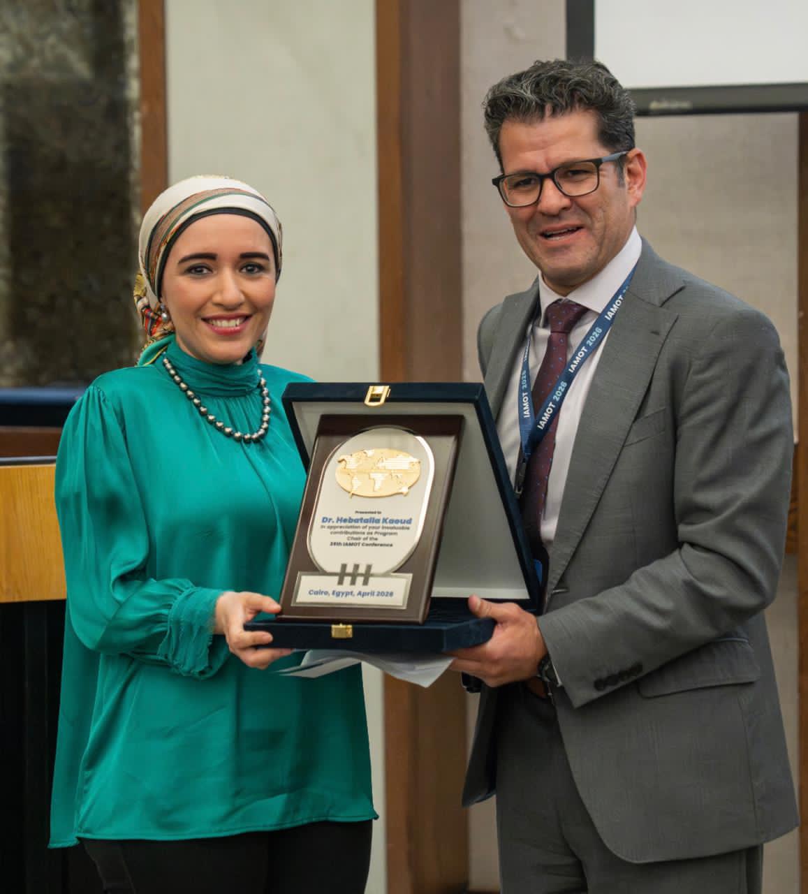 تكريم د هبة قاعود في مؤتمر IAMOT الدولي الـ 35  لدورها في تعزيز حقوق الملكية الفكريةو تمكين الباحثين الشباب للابتكار 