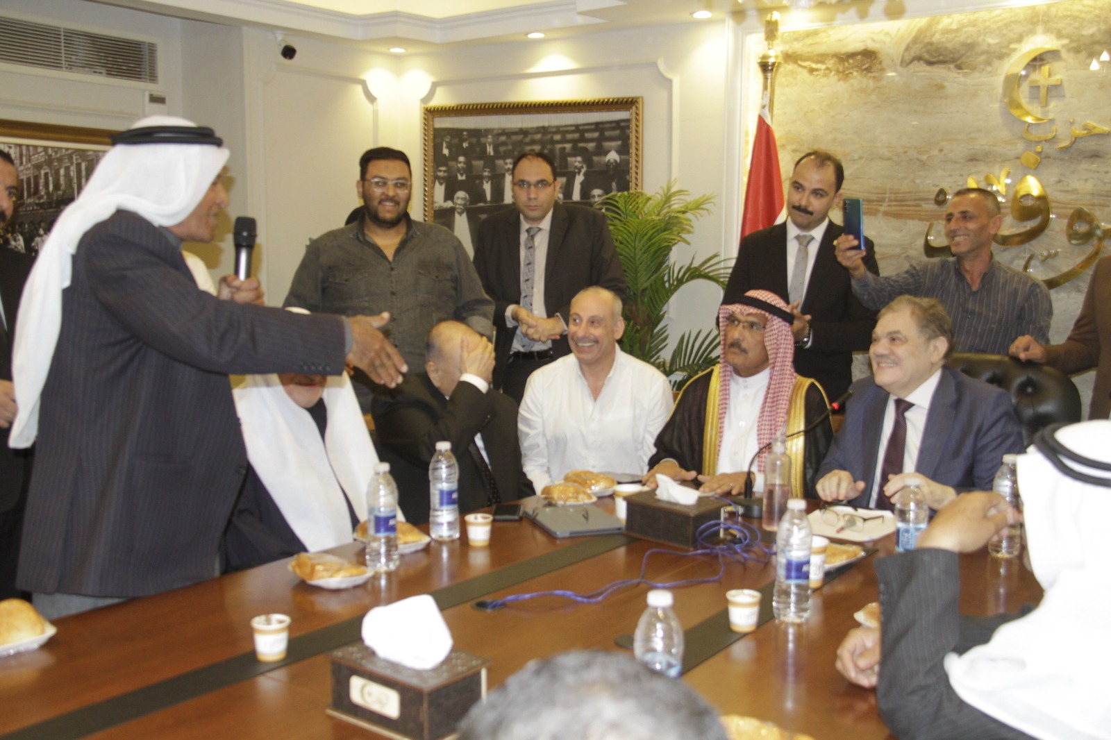 خلال ترؤسه اجتماع المجلس الوفدى للقبائل والعائلات المصرية برئاسة الشيخ كامل مطر .. رئيس الوفد: القبائل العربية كانت جزءًا أصيلًا من الحركة الوطنية المصريه وشريكًا في تأسيس حزب الوفد