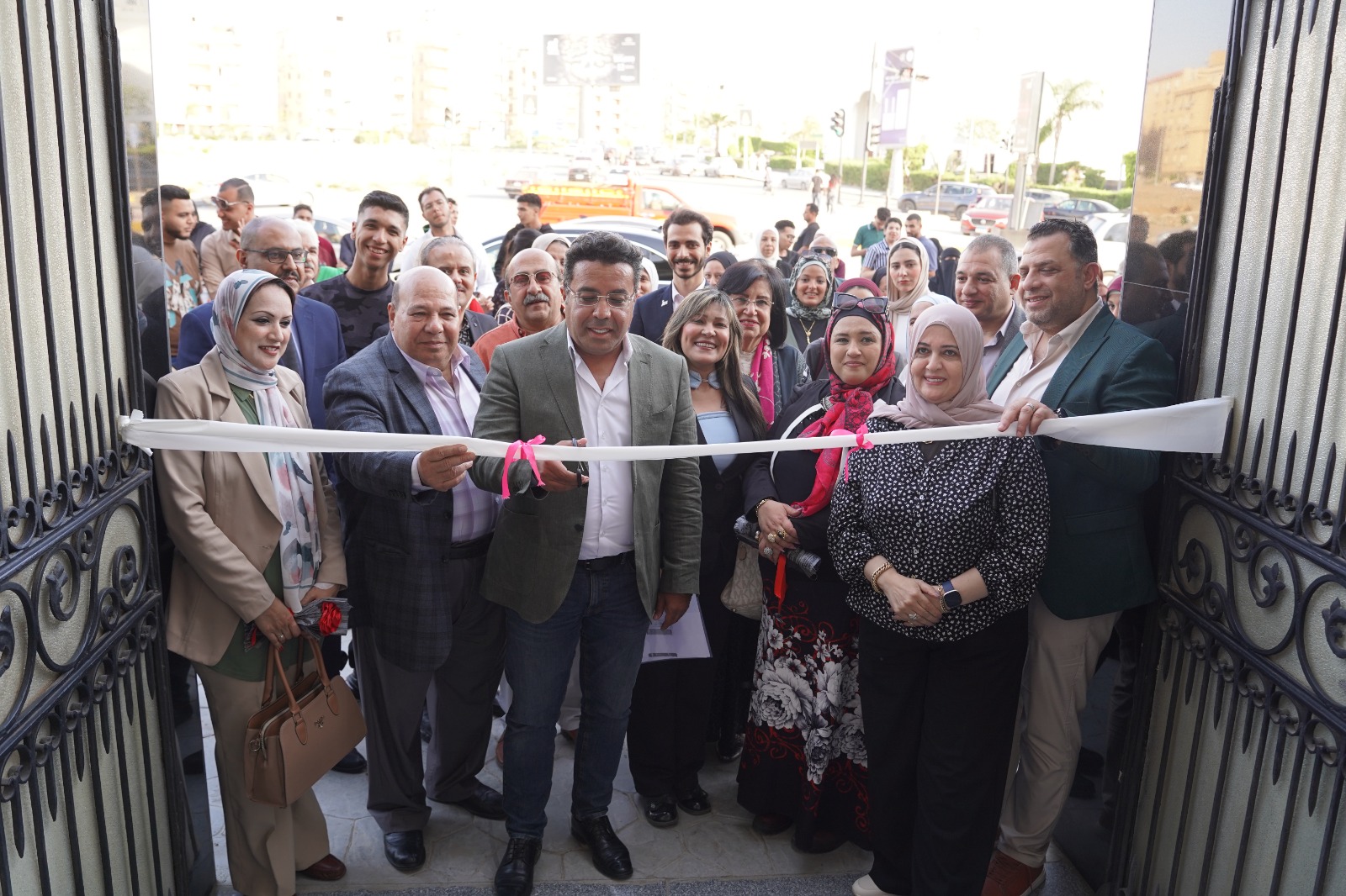 حزب الوعي يطلق مسارات الإبداع: معرض «كولكشن تصوير وتصميم» يبرز مواهب أكثر من 400 شابه وشاب