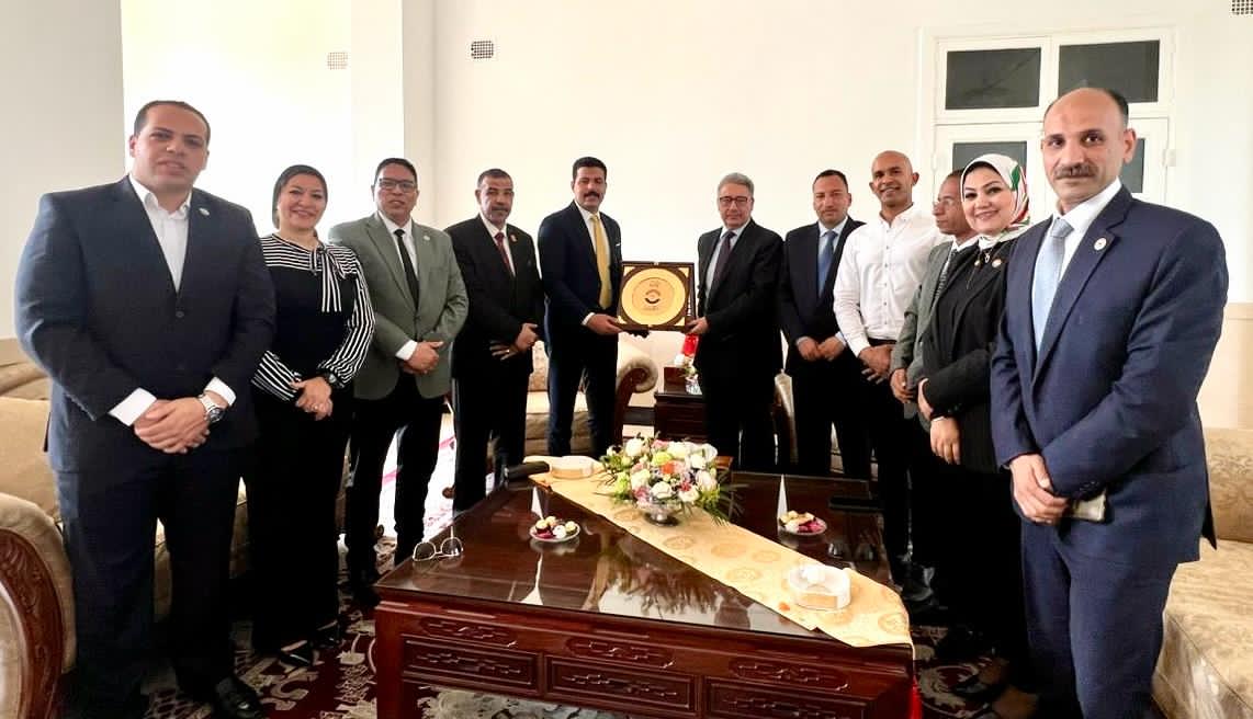 السفير المصري في بكين يستقبل وفد حزب الحرية المصري ويؤكد أهمية الاستفادة من التجربة الصينية لدعم الاستثمار والتنمية
