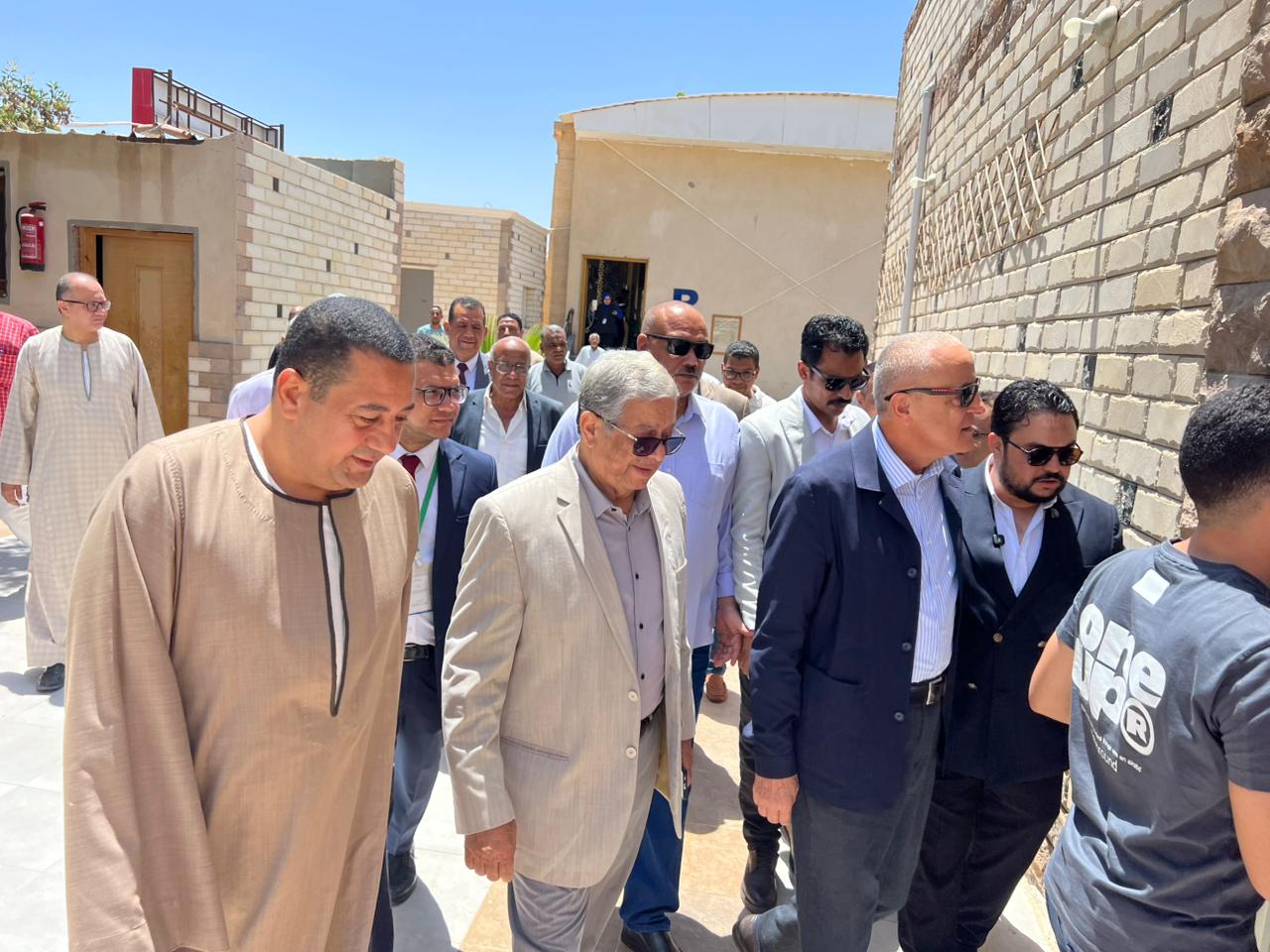 برفقة المحافظ.. النائب ناصر الضوي يزور مدارس المستقبل بالطود بالأقصر لتعزيز جودة التعليم ومتابعة التطوير