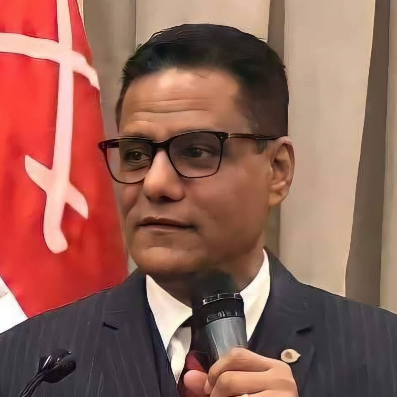 إبراهيم خالد يطالب بإقالة محافظ الأقصر بسبب تراجع الخدمات