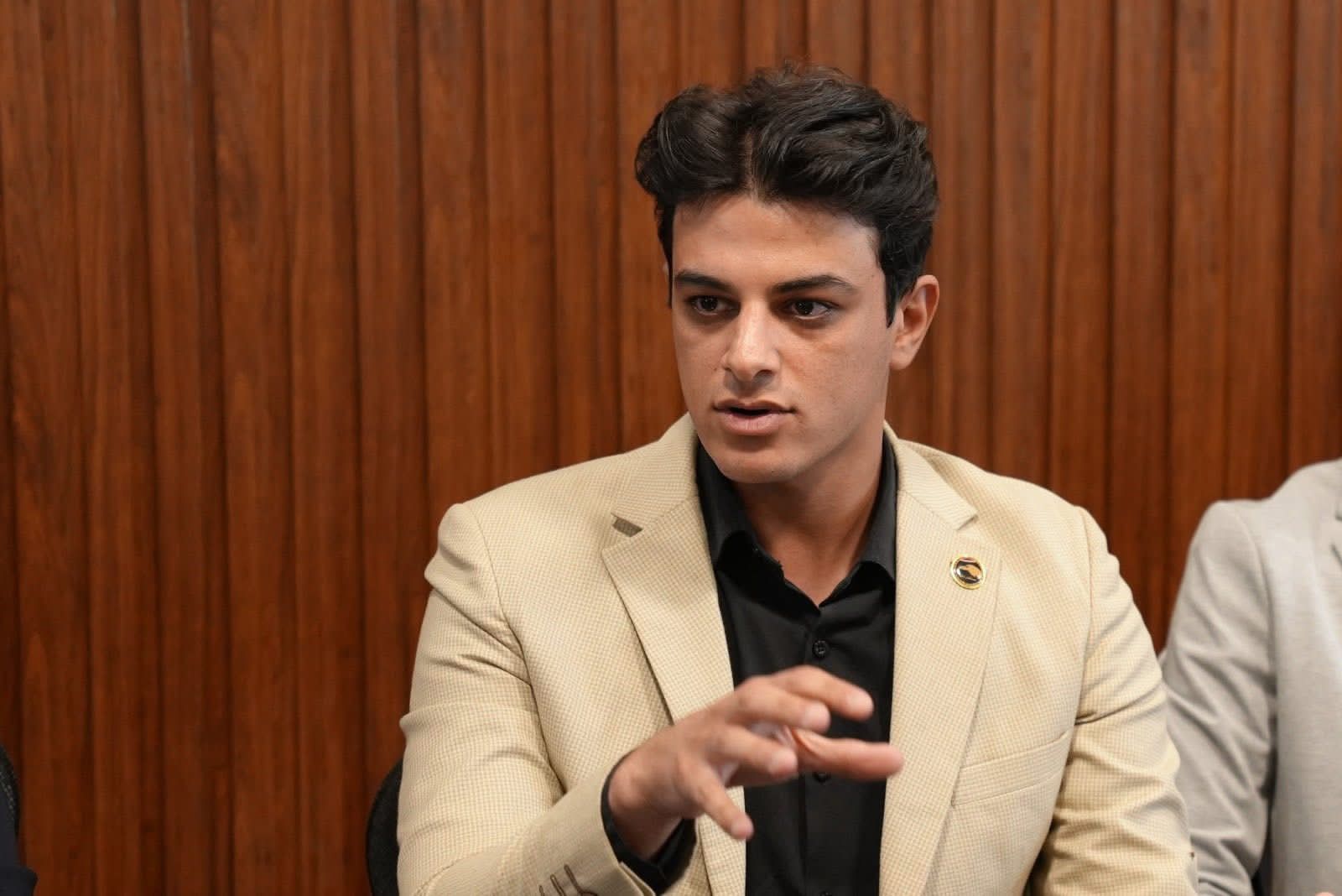 مستقبل وطن يجدد الثقة في الكاتب الصحفي محمد أباظة عضوًا بهيئة مكتب أمانة حقوق الإنسان المركزية بالحزب مستقبل وطن يجدد الثقة في الكاتب الصحفي محمد أباظة عضوًا بهيئة مكتب أمانة حقوق الإنسان المركزية بالحزب
