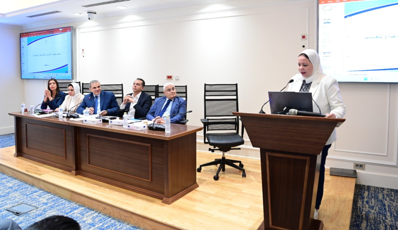 النائبة أمل عصفور تشارك في اجتماع القوى العاملة بالنواب بشأن تعطل سيستم المعاشات.. وتعهد بحل الأزمة أول أغسطس ودراسة صرف تعويضات للمستحقين النائبة أمل عصفور تشارك في اجتماع القوى العاملة بالنواب بشأن تعطل سيستم المعاشات.. وتعهد بحل الأزمة أول أغسطس ودراسة صرف تعويضات للمستحقين