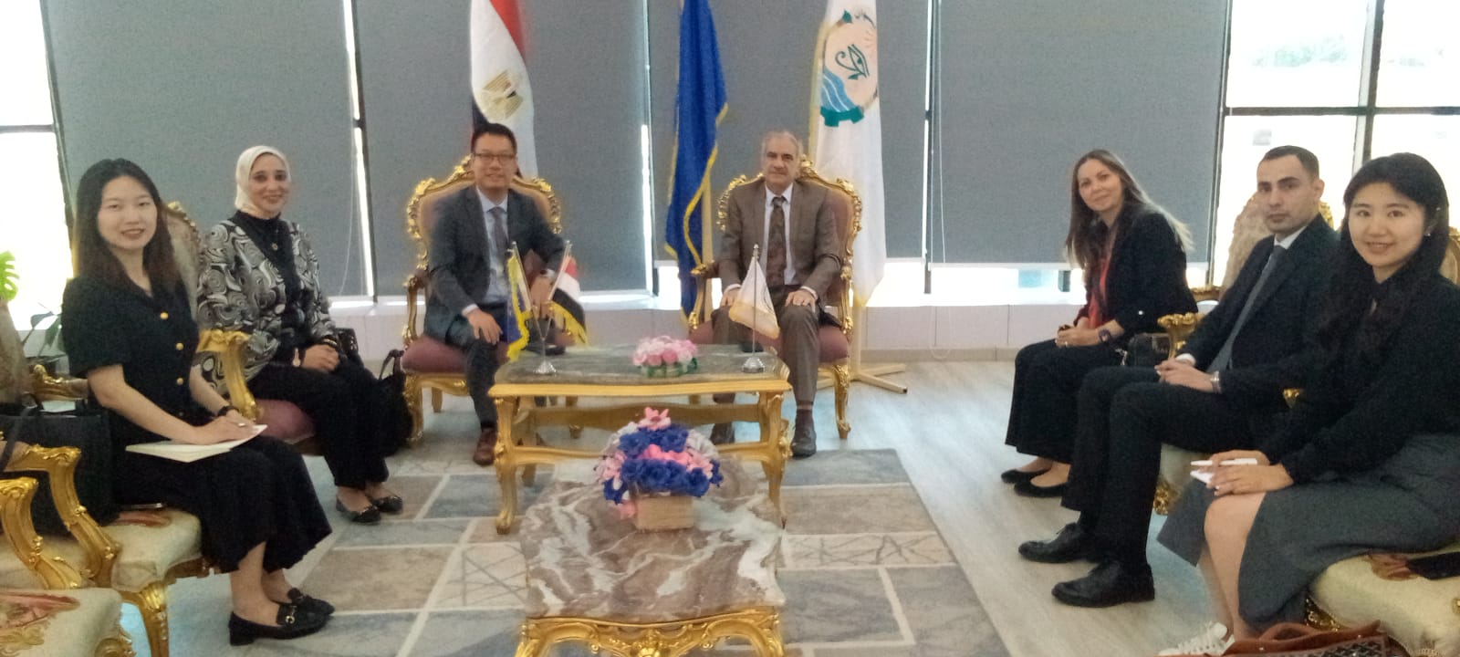 رئيس جامعة أسوان يستقبل وفد “هواوي” والأكاديمية العربية لبحث سبل التعاون المشترك في تنفيذ برامج تدريبية وتأهيلية لشباب الصعيد