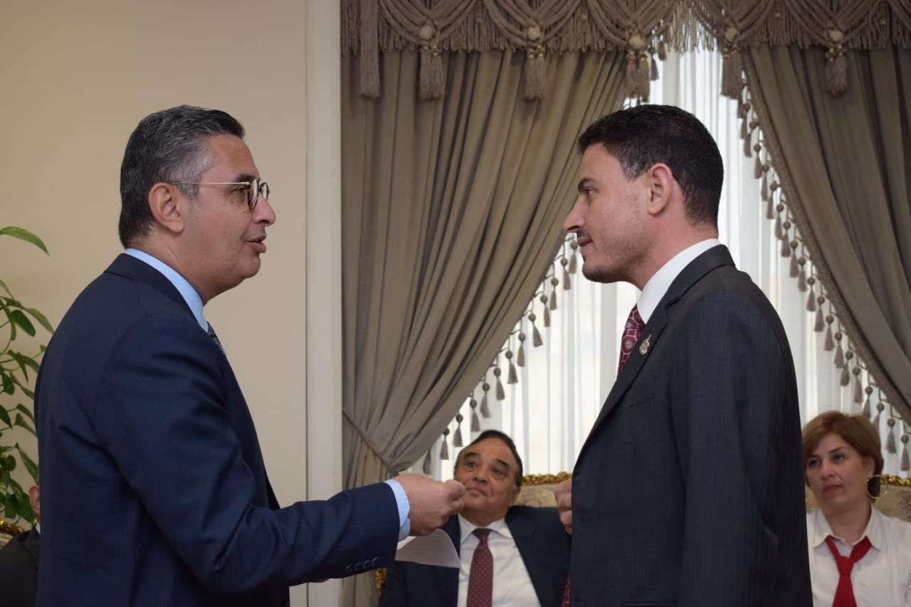 خلال لقائه وزير التموين..النائب عبد الناصر أبو شعفة يطالب بحلول عاجلة لأزمات الدقيق والوقود ونقص المفتشين بمطروح