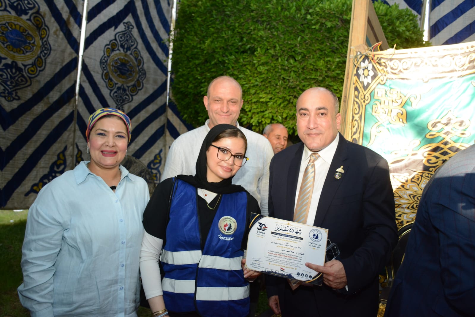 النائب عمرو رشاد يشارك في القافلة الطبية لحزب حماة الوطن ويهدي أهالي 6 أكتوبر 10 عمليات جراحية مجانية