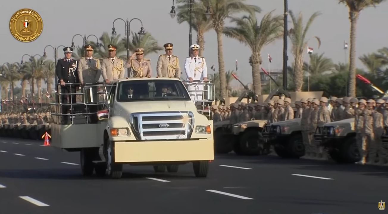 بالزي العسكري.. الرئيس السيسي يقوم بجولة تفقدية بمقر القيادة الإستراتيجية بالعاصمة الجديدة