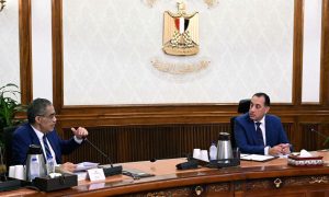 رئيس الوزراء يستعرض مع وزير الدولة للإعلام آليات تنفيذ تكليفات فخامة الرئيس