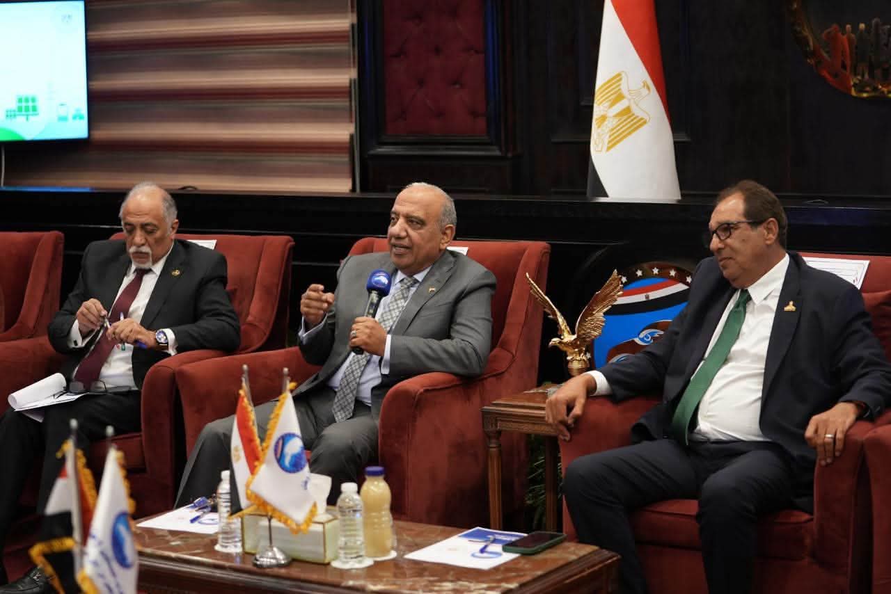 وزير الكهرباء يعلن من “مستقبل وطن”: تحويل العدادات الكودية لنظام الشرائح لكل من تصالح أو وفق أوضاعه والمباني القديمة