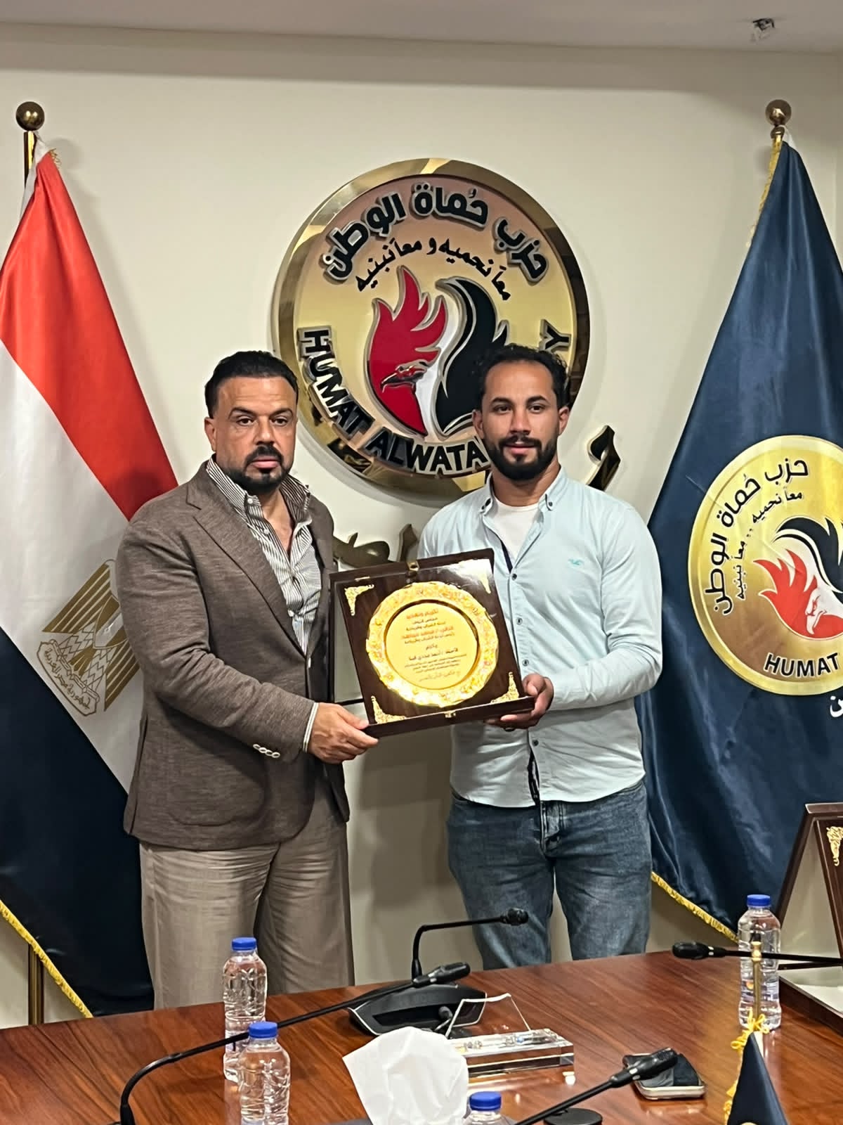 عقب إنقاذ اسرة من الغرق .. حماة الوطن يكرم شباب الغربية صور