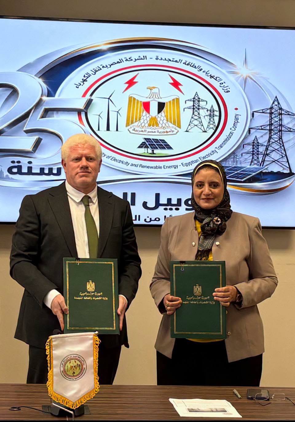 المصرية لنقل الكهرباء توقع عقدا لتنفيذ أعمال فتح خط هوائي جهد 66 ك.ف بغرب المنصورة لدعم استقرار التغذية الكهربائية