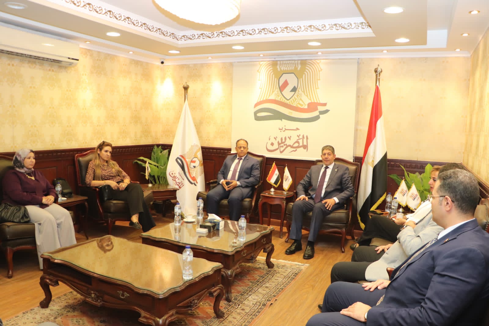 بالصور.. حزب «المصريين» يعقد المنتدى الوطني للمصريين بالخارج لتعزيز الاستثمار والشراكة الوطنية