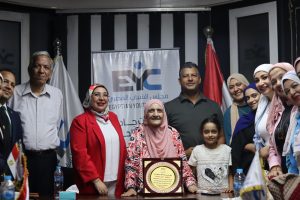 مجلس الشباب المصري يحتفي بآمال إسماعيل.. عادت للتعليم في الـ68، وهزمت السرطان مرتين، وحصلت على الدكتوراه في الـ83