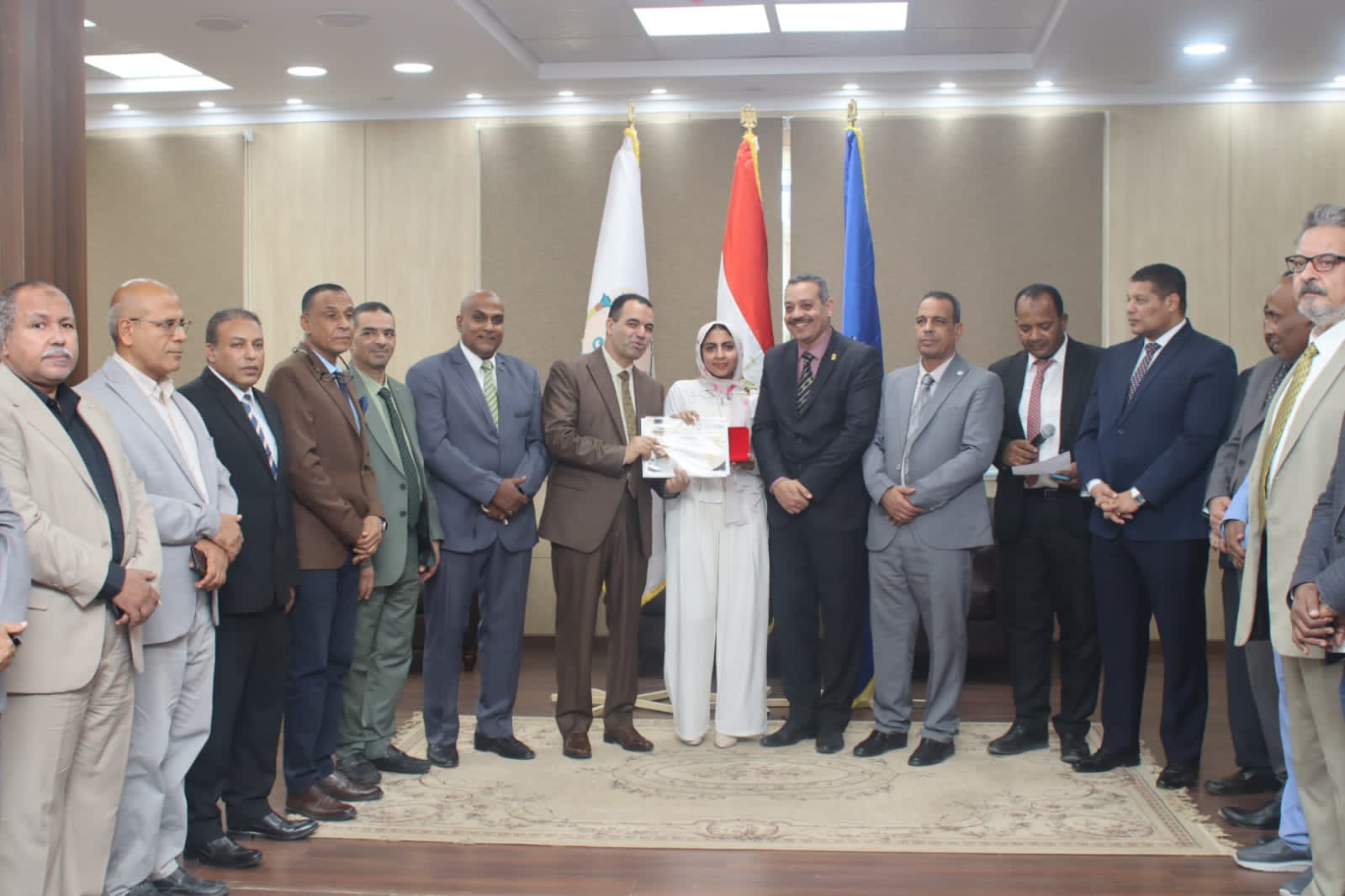 جامعة أسوان تكرّم أوائل الثانوية العامة.. ومنح دراسية مجانية تقديرا لتفوق أبناء المحافظة