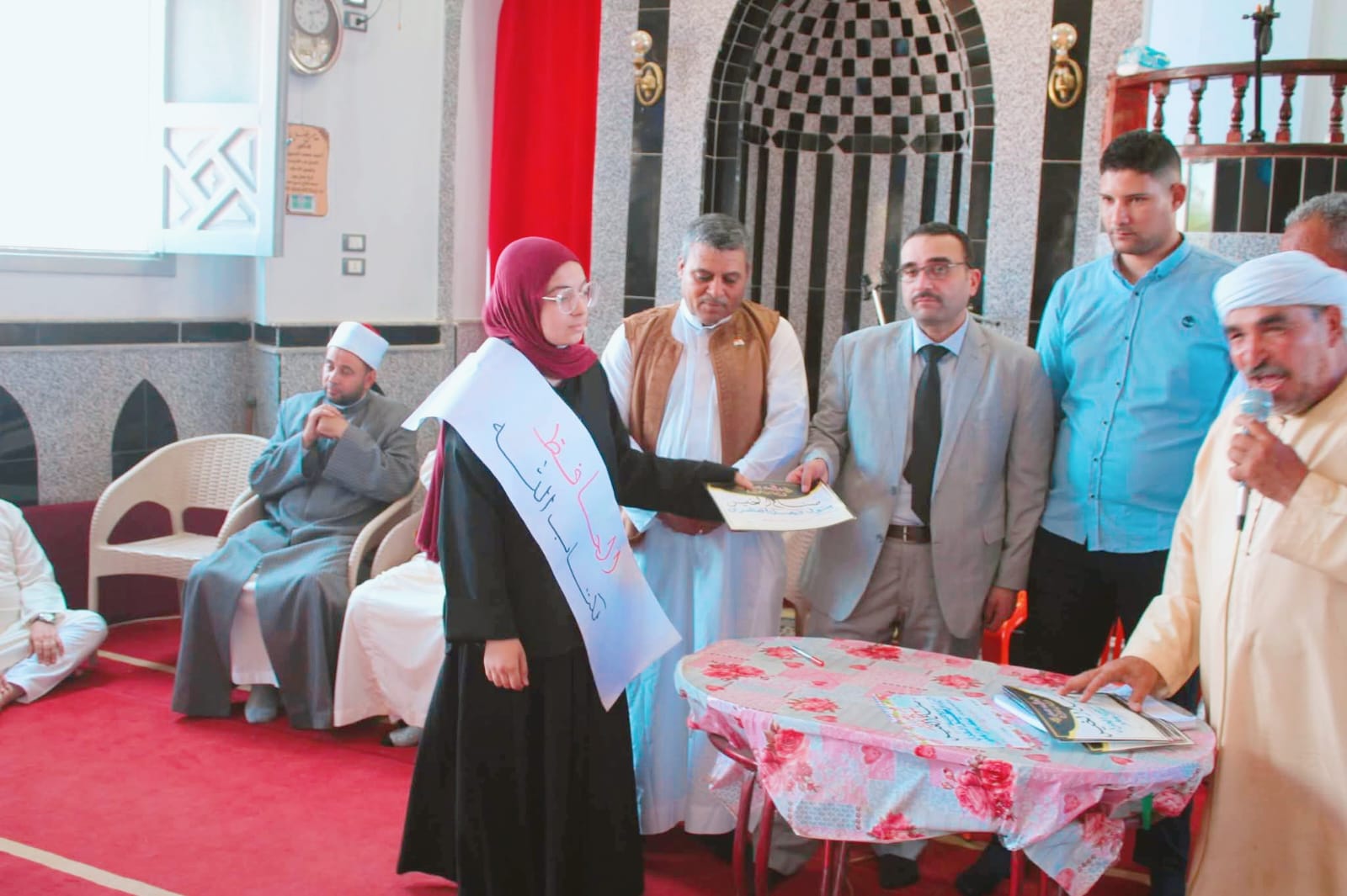 جمال الغيداني ومسعود علام يكرّمان حفظة كتاب الله بقرية بخاتي بالمنوفية