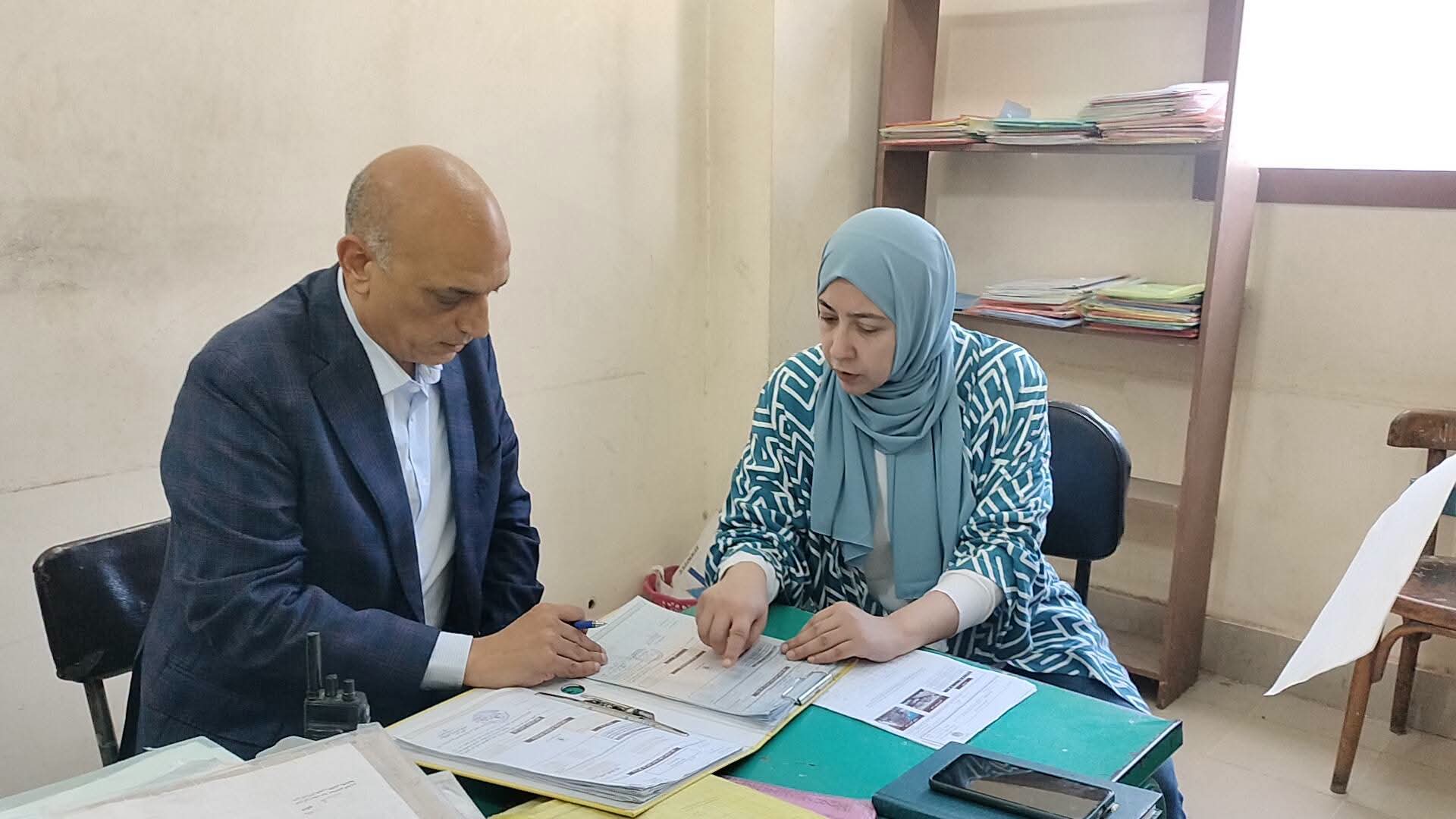 رئيس مدينة أبو كبير يتفقد الإدارة الهندسية ولجنة التصالح لمتابعة معدلات الإنجاز
