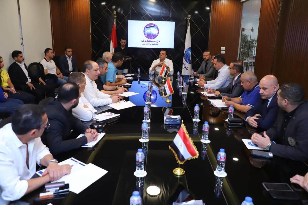 بحضور عدداً من قيادات الأمانة المركزية.. أمين عام مستقبل وطن يناقش اللمسات النهائية لمبادرة تطوير المدارس الحكومية وإطلاق عدداً من المبادرات الخدمية والتنظيمية خلال الفترة المقبلة