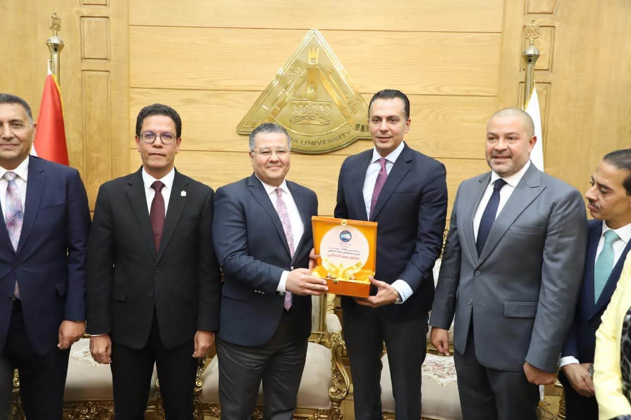 في رابع جولات محافظة القليوبية.. وفد «مستقبل وطن» يوفر احتياجات المستشفى الجامعي من المستلزمات الطبية والأدوية بقيمة 2 مليون جنية