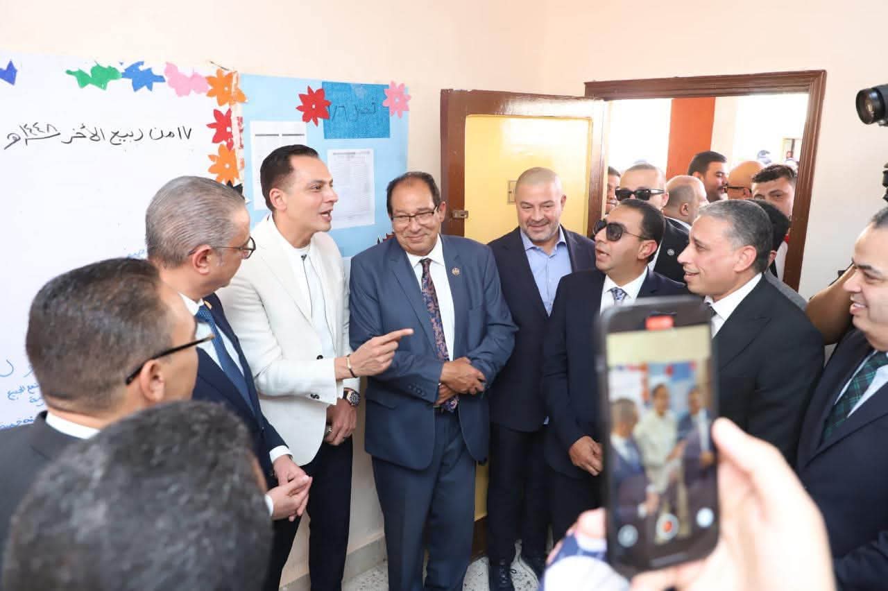 «مستقبل وطن» يواصل جولته بالجيزة.. قيادات الحزب تتفقد مدرسة محمد كريم لمتابعة أعمال الصيانة والتطوير