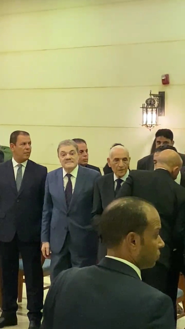 رئيس الوفد يتلقى العزاء في وزير العدل الأسبق المستشار أحمد الزند