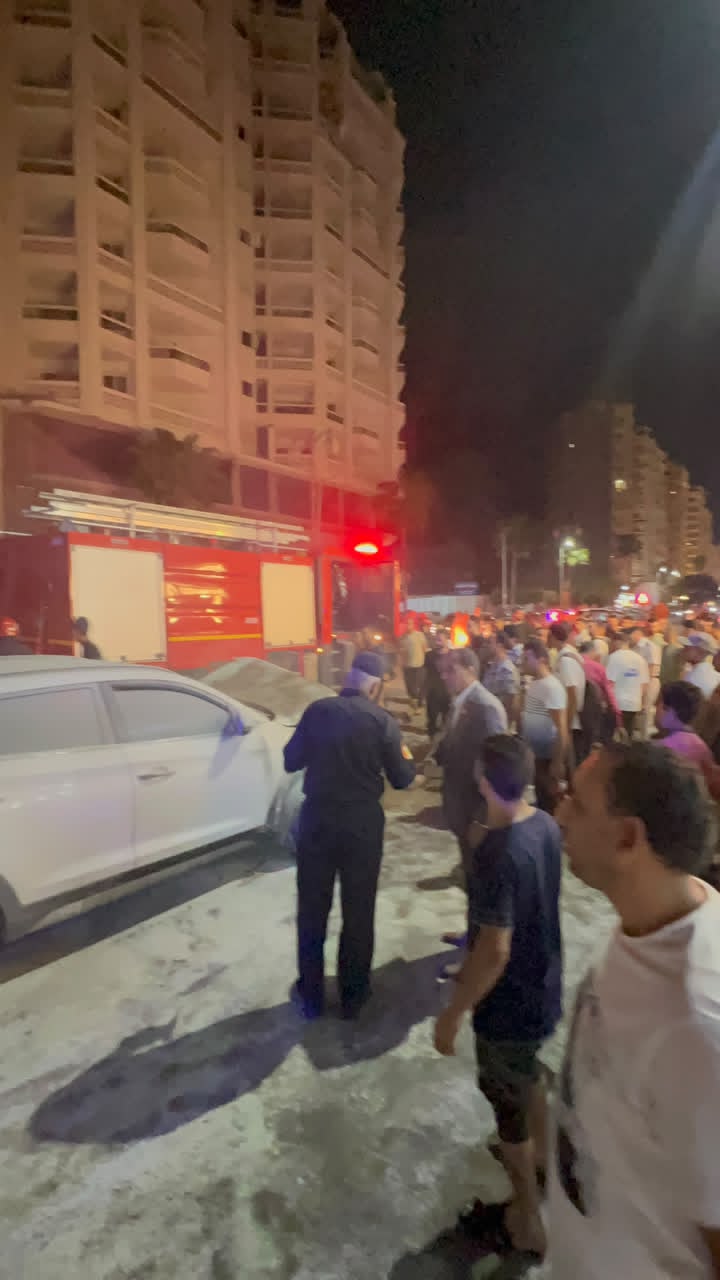 موقف إنساني.. النائب ممدوح جاب الله ينقذ أسرة من الموت حرقًا داخل سيارة اشتعلت بها النيران في دمنهور “صور” موقف إنساني.. النائب ممدوح جاب الله ينقذ أسرة من الموت حرقًا داخل سيارة اشتعلت بها النيران في دمنهور “صور”