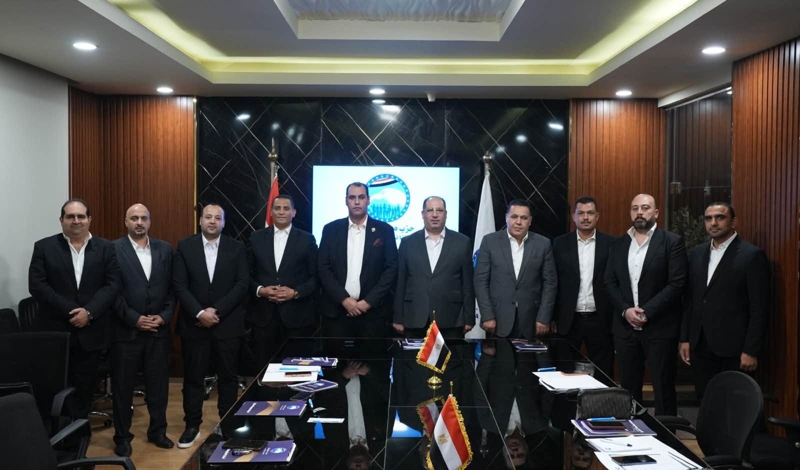 في أول اجتماع عقب تشكيلها.. أمانة المتابعة المركزية بـ«مستقبل وطن» تضع قياس الأداء معيارًا للحضور الحقيقي على الأرض من خلال 7 آلاف عضو تنظيمي لها في المحافظات