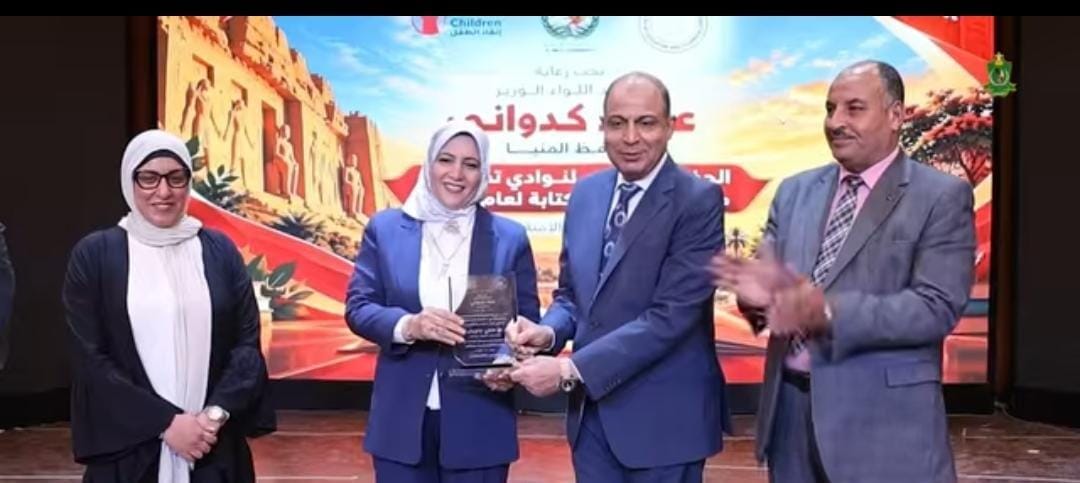 لتبرعها بتنجيل ملعب مدرسة أبو بكر الصديق… التربية والتعليم» و «إنقاذ الطفل» تكرمان أمانة حماة الوطن بالمنيا