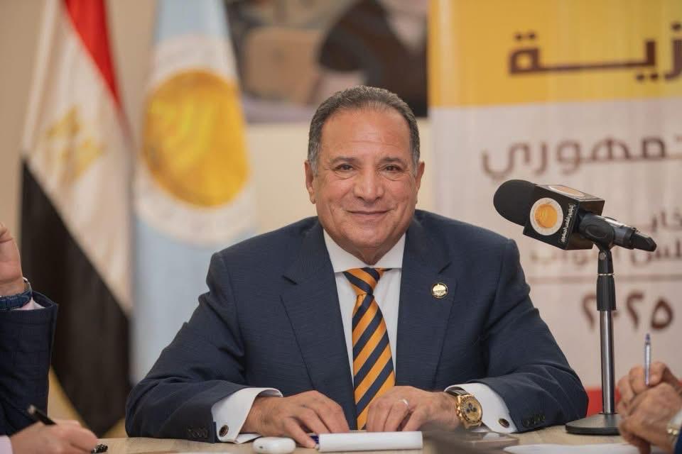 أبو هميلة: جولة الرئيس السيسي الآسيوية نقلة استراتيجية.. تحويل مصر لمركز عالمي للصناعة وجذب استثمارات ضخمة من كوريا وماليزيا وإندونيسيا أبو هميلة: جولة الرئيس السيسي الآسيوية نقلة استراتيجية.. تحويل مصر لمركز عالمي للصناعة وجذب استثمارات ضخمة من كوريا وماليزيا وإندونيسيا
