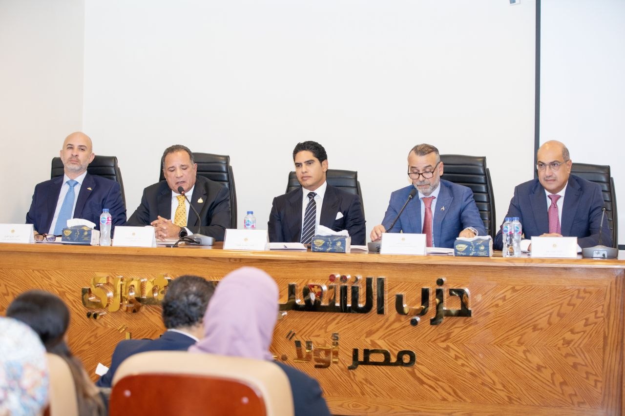 «الشعب الجمهوري» يعقد اجتماعًا تنظيميًا لمناقشة أجندته التشريعية والرقابية لدور الانعقاد الجديد بمجلسي النواب والشيوخ
