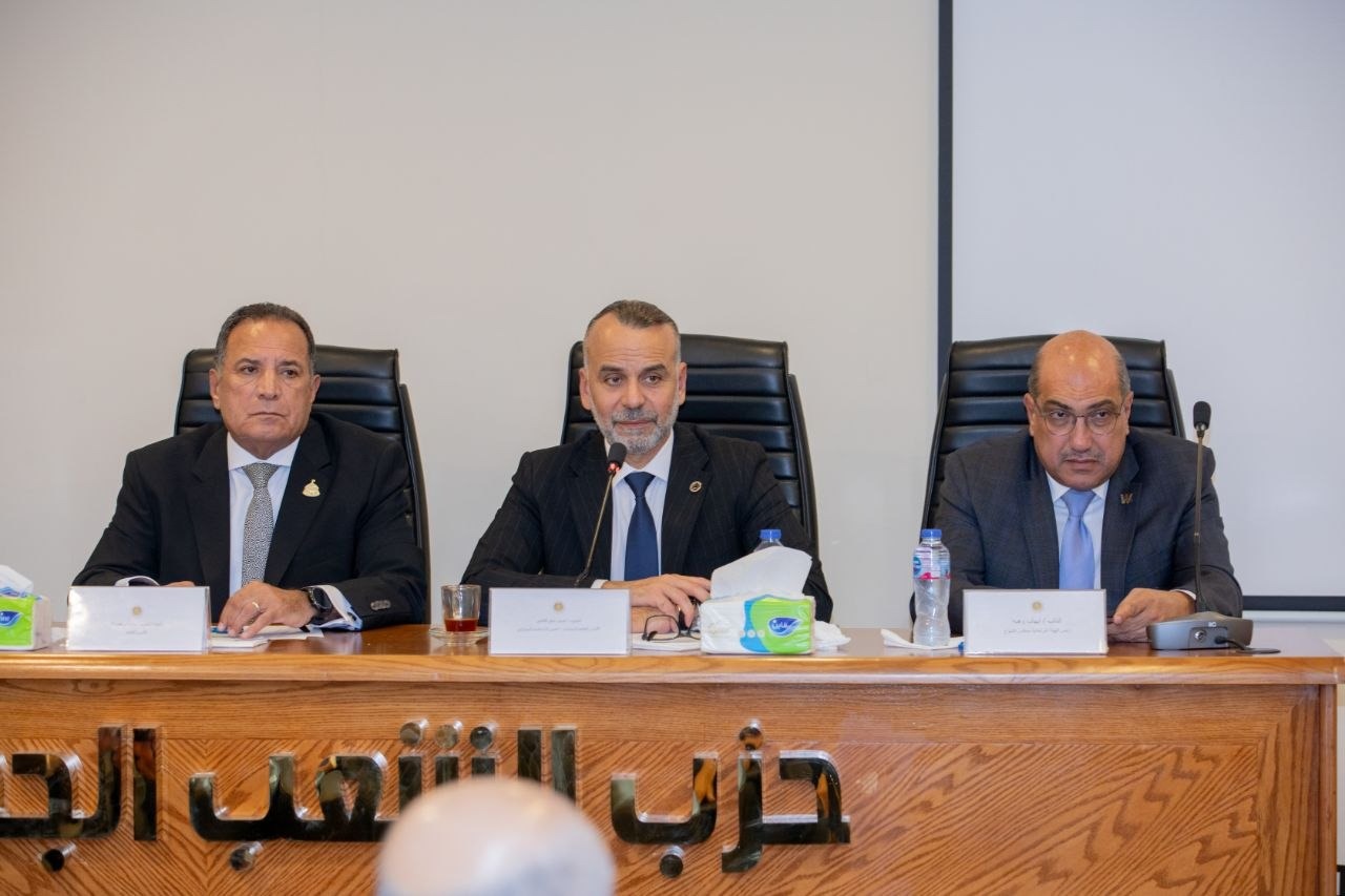 «الشعب الجمهوري» يعقد اجتماعًا تنظيميًا مع أمناء الأمانات المركزية والأمناء المساعدين عقب صدور قرارات التشكيلات الجديدة