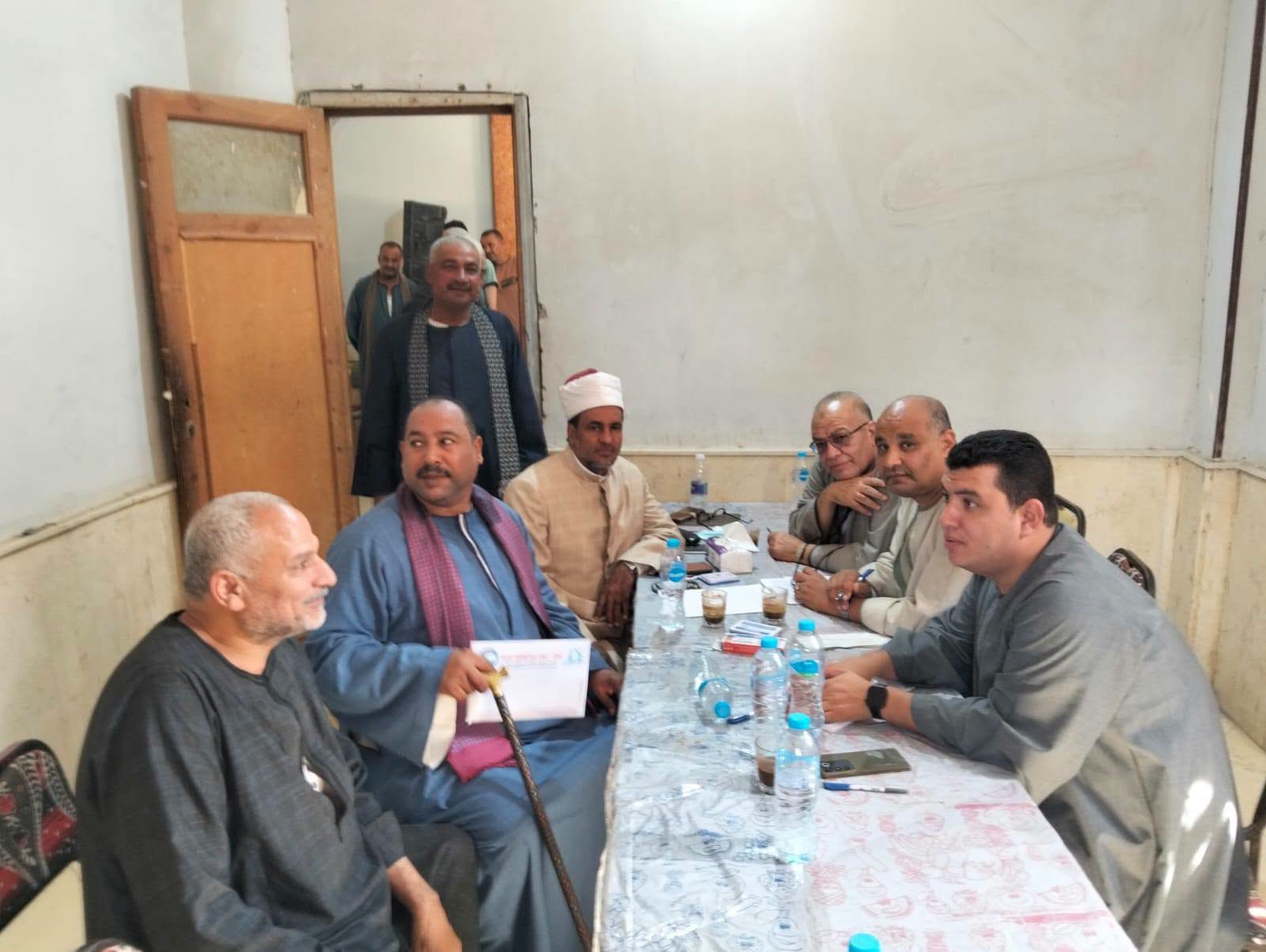 لجنة عرفية من الجيزة تنهي خصومة ثأرية دامية بين أبناء العمومة من عائلة الطحاوية بالمعابدة في أسيوط بعد سقوط 6 قتلى
