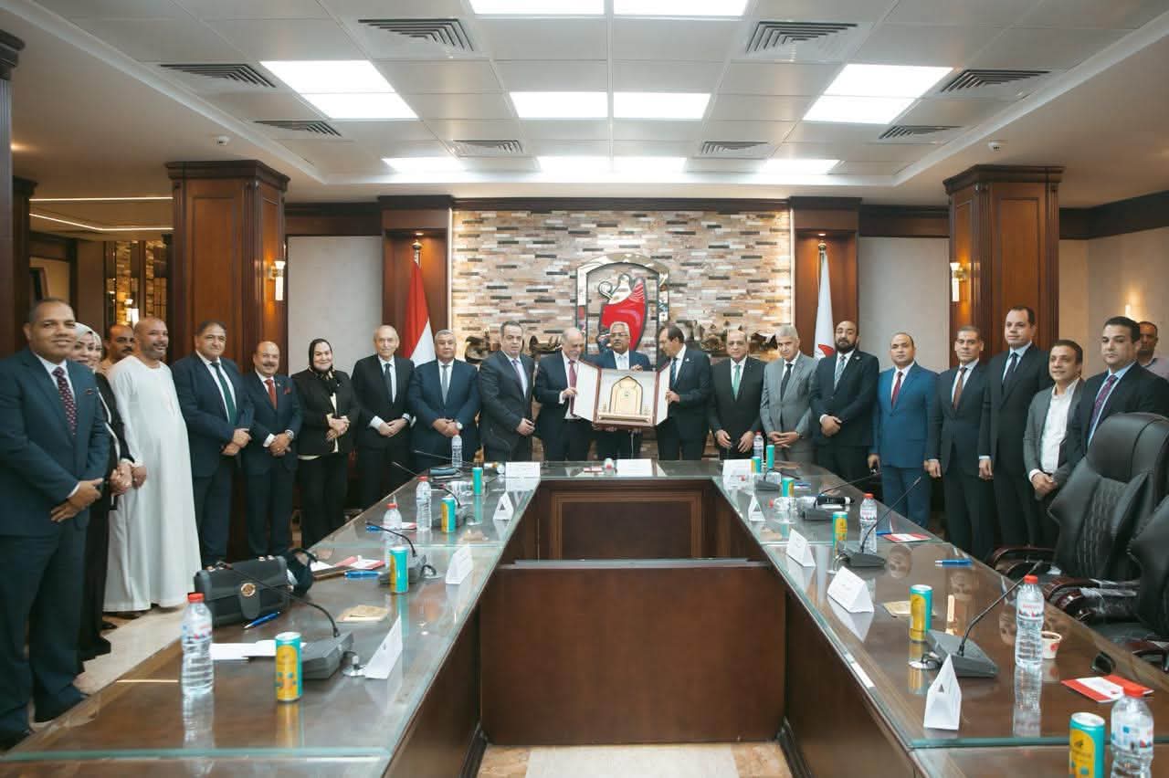قطار مستقبل وطن سوهاج يواصل جولاته بالمحافظات ويدعم طلاب سوهاج بسداد المصروفات الدراسية لعدد 6 آلاف طالب وطالبة