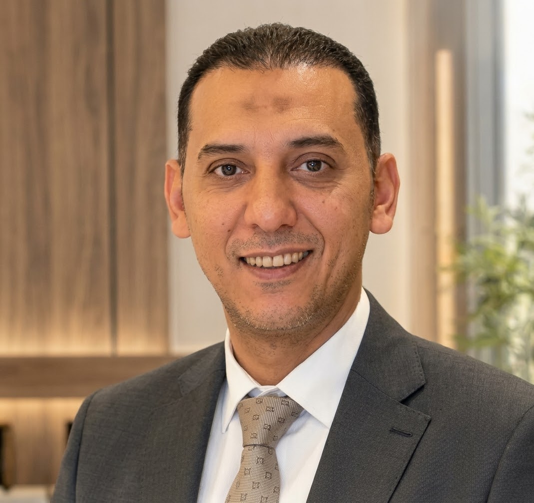 الدكتور أحمد عياد.. رجل المهام الصعبة في مستشفى سيد جلال الجامعي