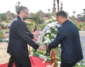 السفير عبدالمطلب ثابت في مقابر الشهداء العرب بالقاهرة.. استحضار للتضحيات الليبية وتجديد لمعاني التضامن العربي