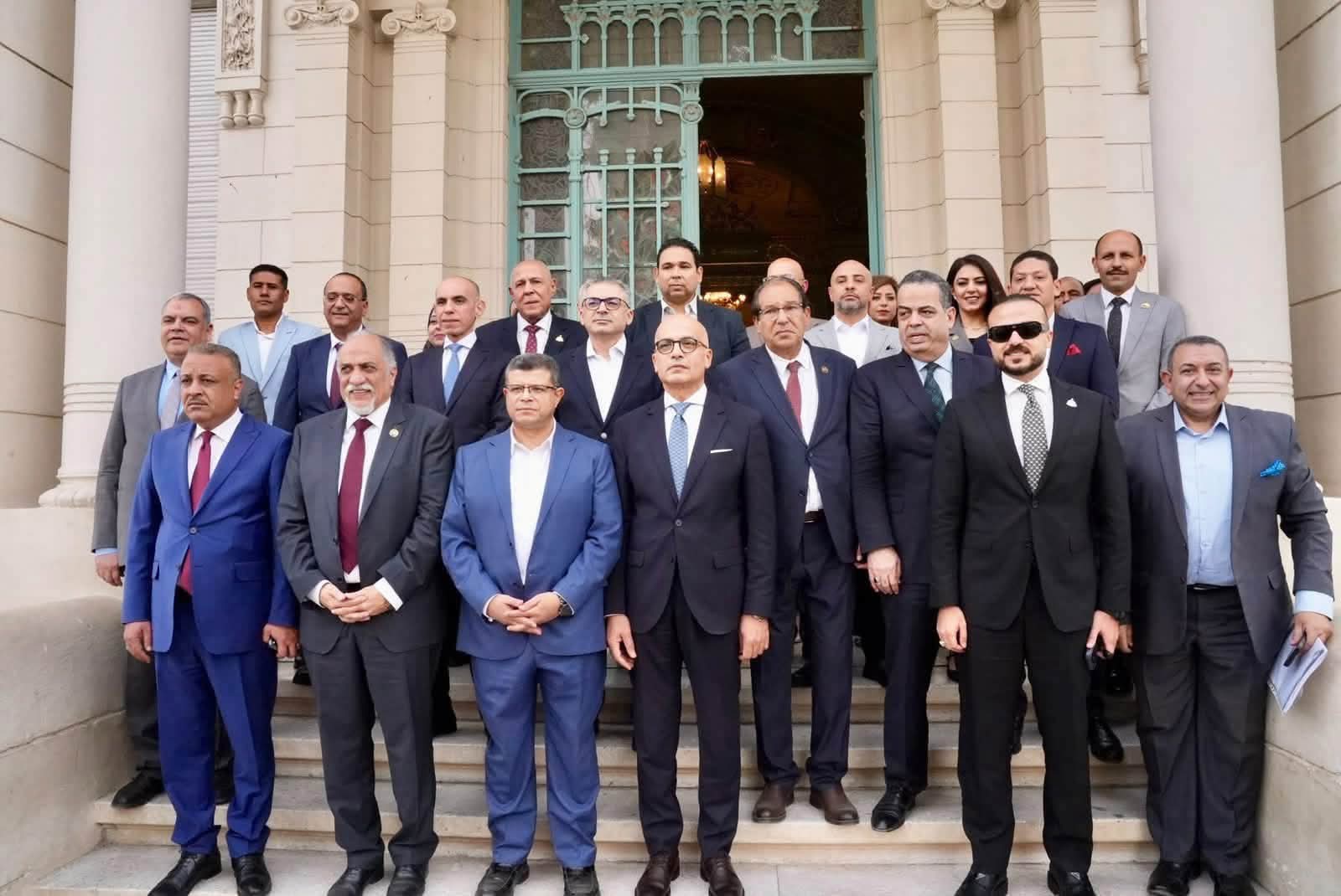 في رابع جولات الحزب بالقاهرة.. مستقبل وطن يسلم أجهزة ومستلزمات طبية لمستشفيات جامعة عين شمس